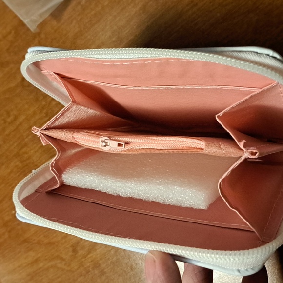 SALE Hello kitty wallet/ BUNDLE ONLY 2or more items - Picture 2 of 4